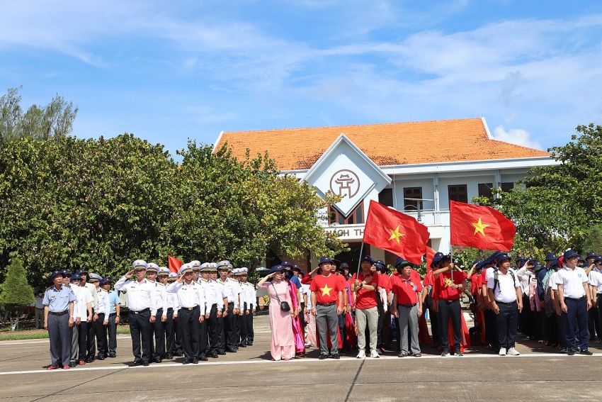 Tập đoàn Dầu khí Việt Nam thăm, động viên cán bộ chiến sĩ, người dân tại huyện đảo Trường Sa và Nhà giàn DK1/9 – Ba Kè